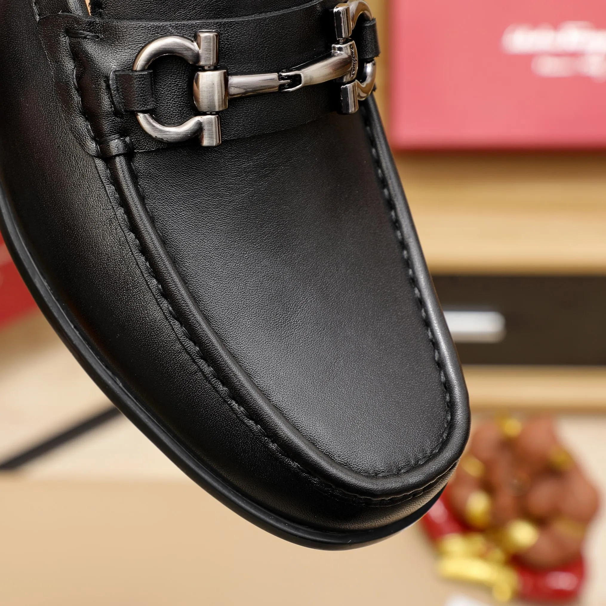 Men's clothing and shoes 💰460 🔥Ferragamo's new men's casual slip-on shoes🇨🇳Official website original 1:1 mold opening, original quality💯Fine workmanship, high-end luxury☘The upper is made of imported Italian first-layer cowhide🌴Luxury🐂leather lining🍓Rubber wear-resistant and non-slip outsole, breathable and comfortable to wear🍍The first choice for high-end men, black, size 38-45